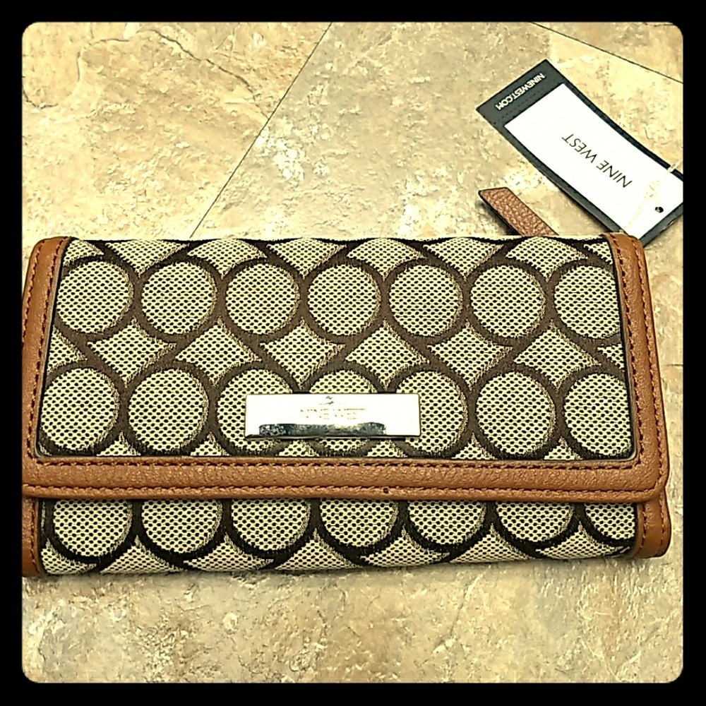 COPY - Nine West IT Girl